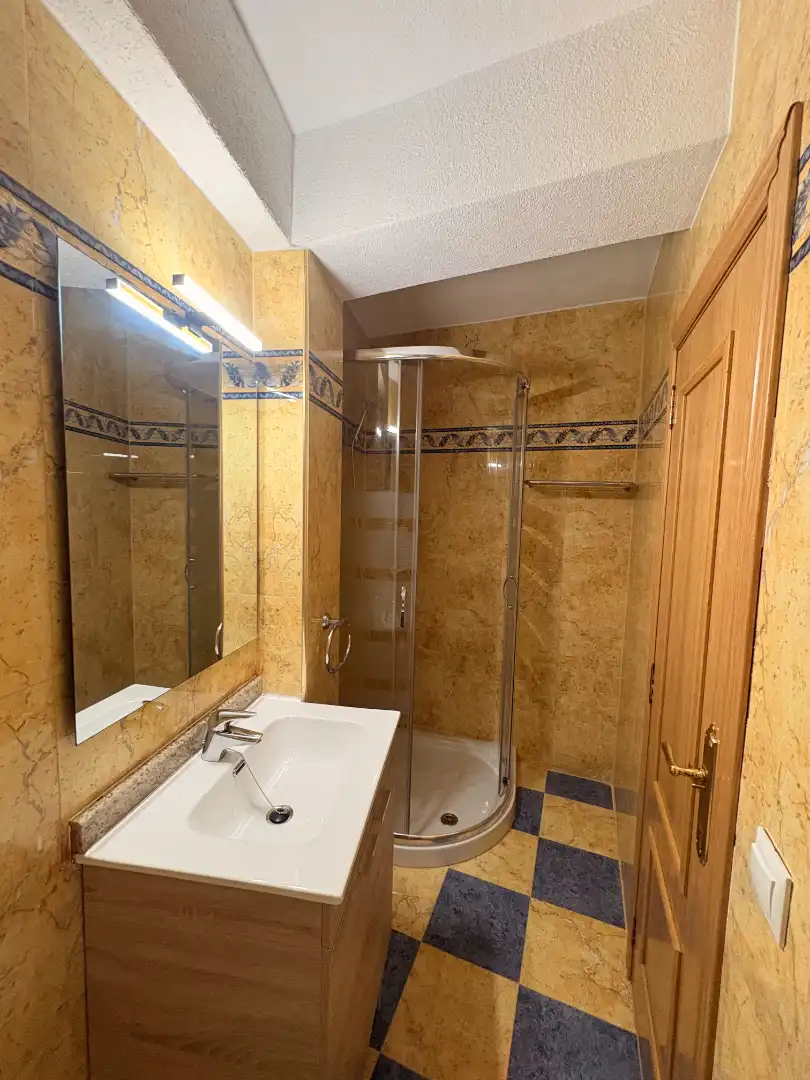 Baño de Piso de alquiler en Ontinyent con Trastero y Amueblado