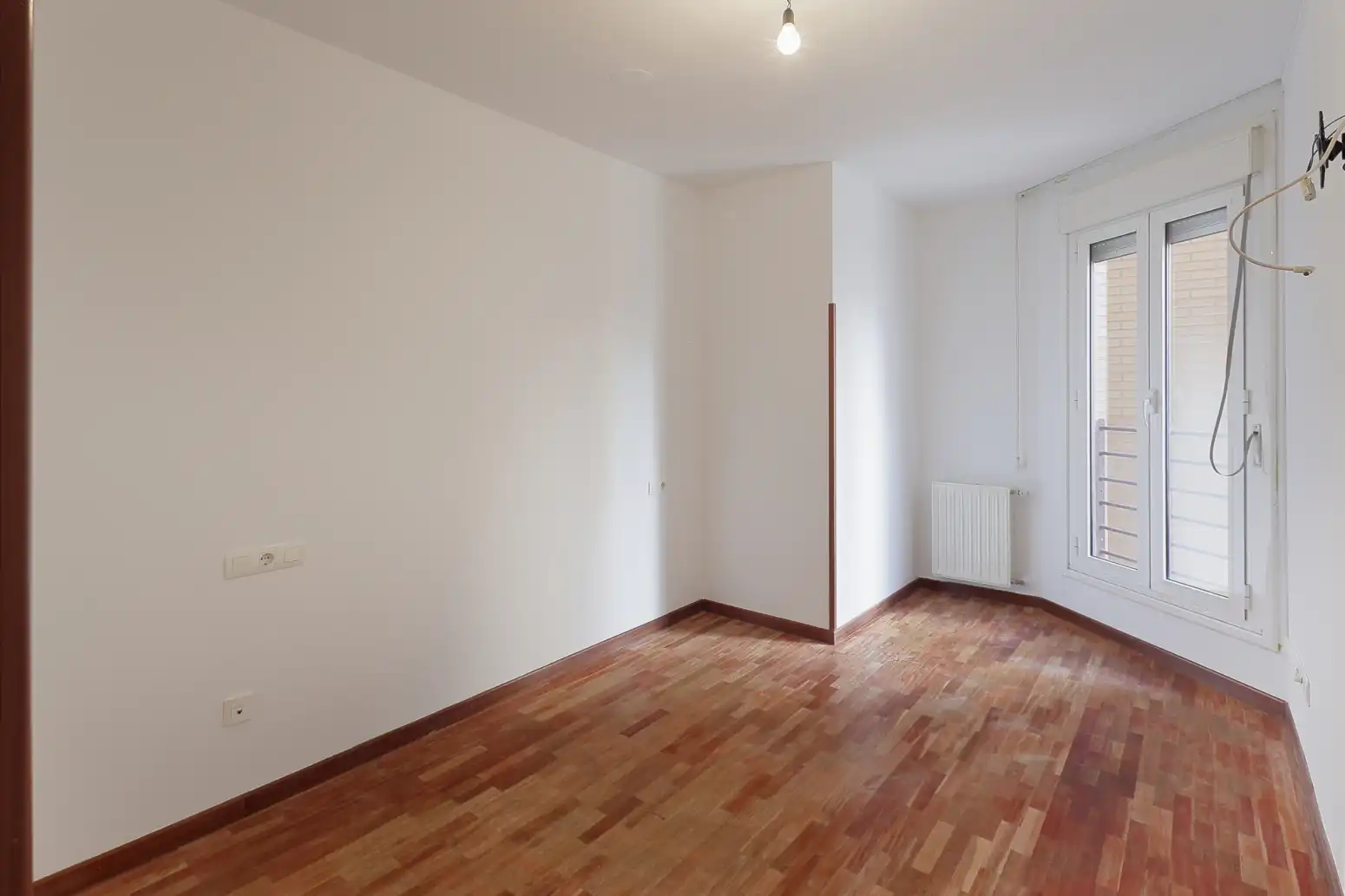 Dormitori de Pis en venda en Gijón  amb Calefacció, Parquet i Traster