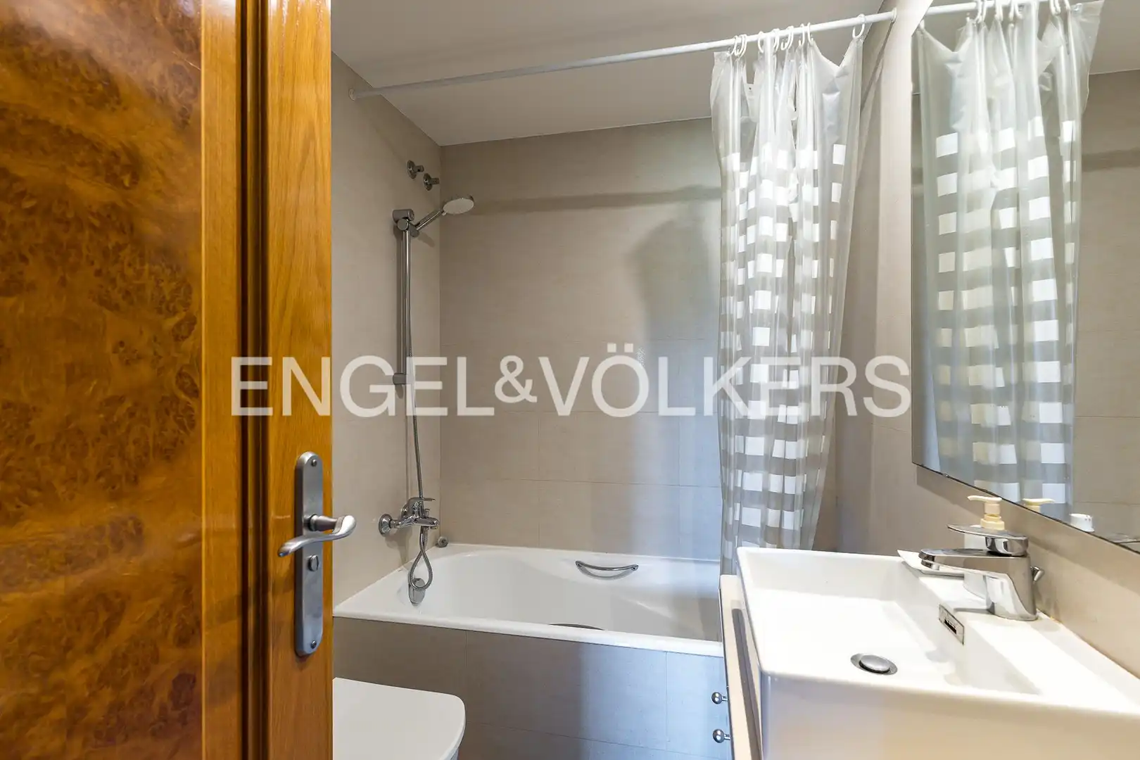 Baño de Piso en venta en Sant Cugat del Vallès con Aire acondicionado, Calefacción y Parquet