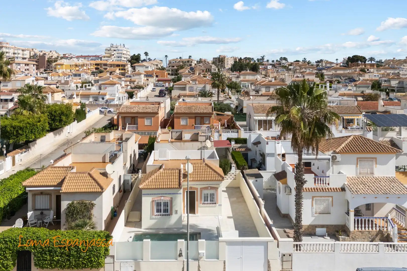 Vista exterior de Casa o chalet en venta en Torrevieja con Aire acondicionado, Jardín privado y Piscina