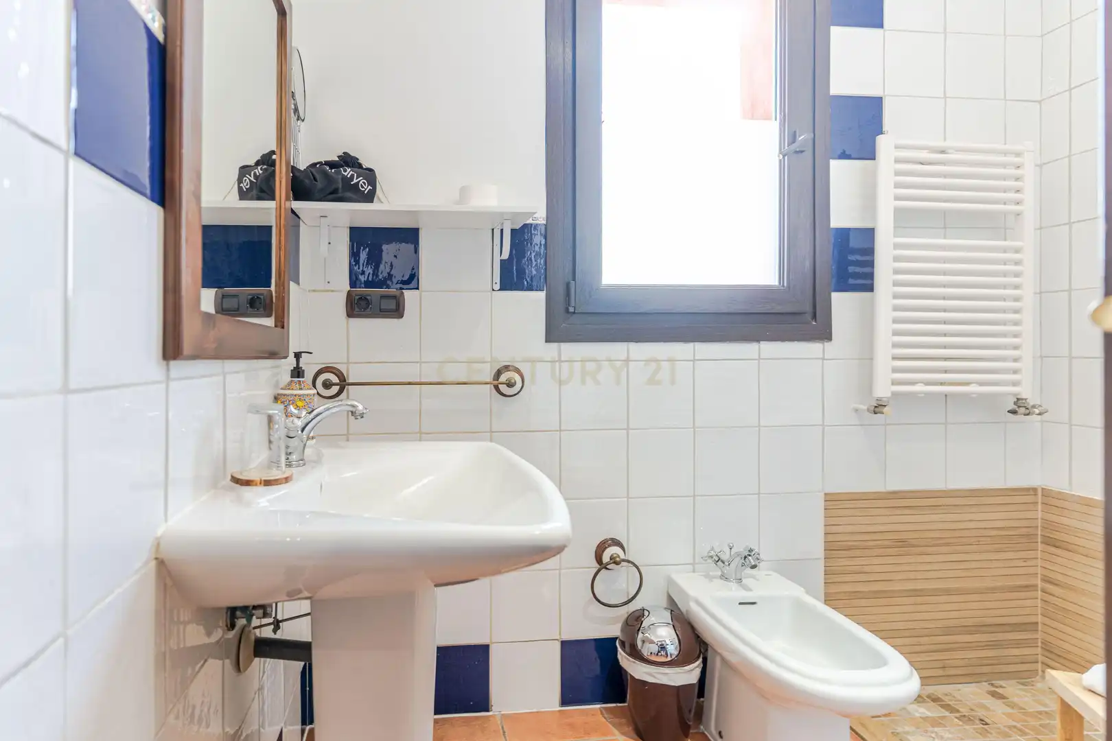 Baño de Edificio en venta en Cenes de la Vega con Piscina comunitaria