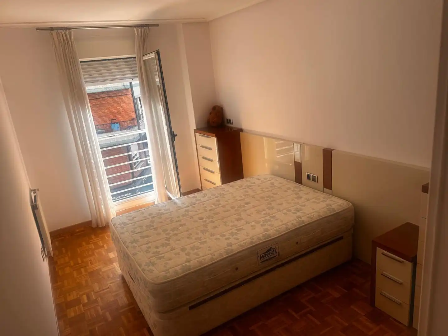 Habitación de Piso en venta en Oviedo  con Calefacción, Parquet y Trastero