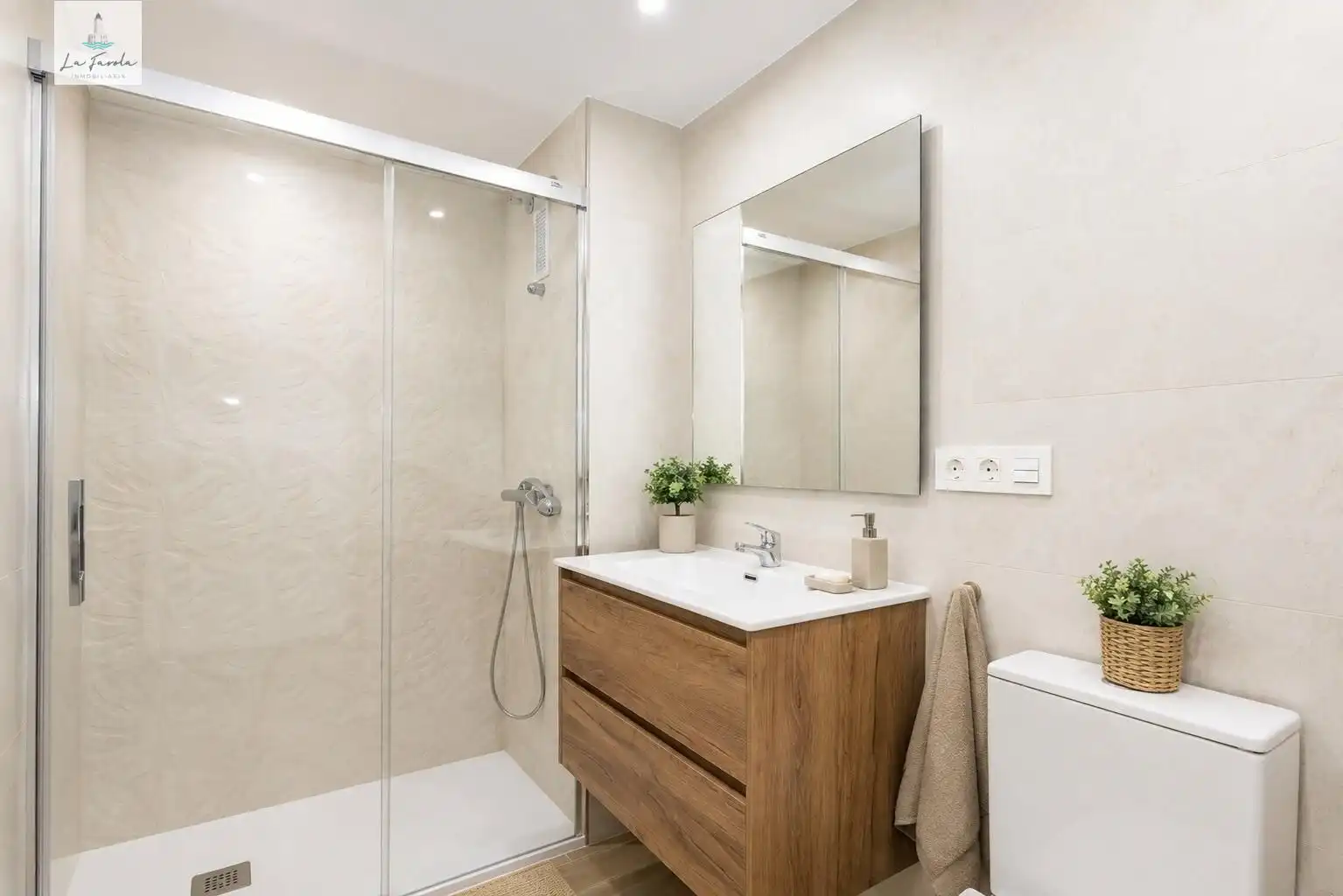 Badezimmer von Wohnung zur Miete in Málaga mit Privatgarten und Terrasse