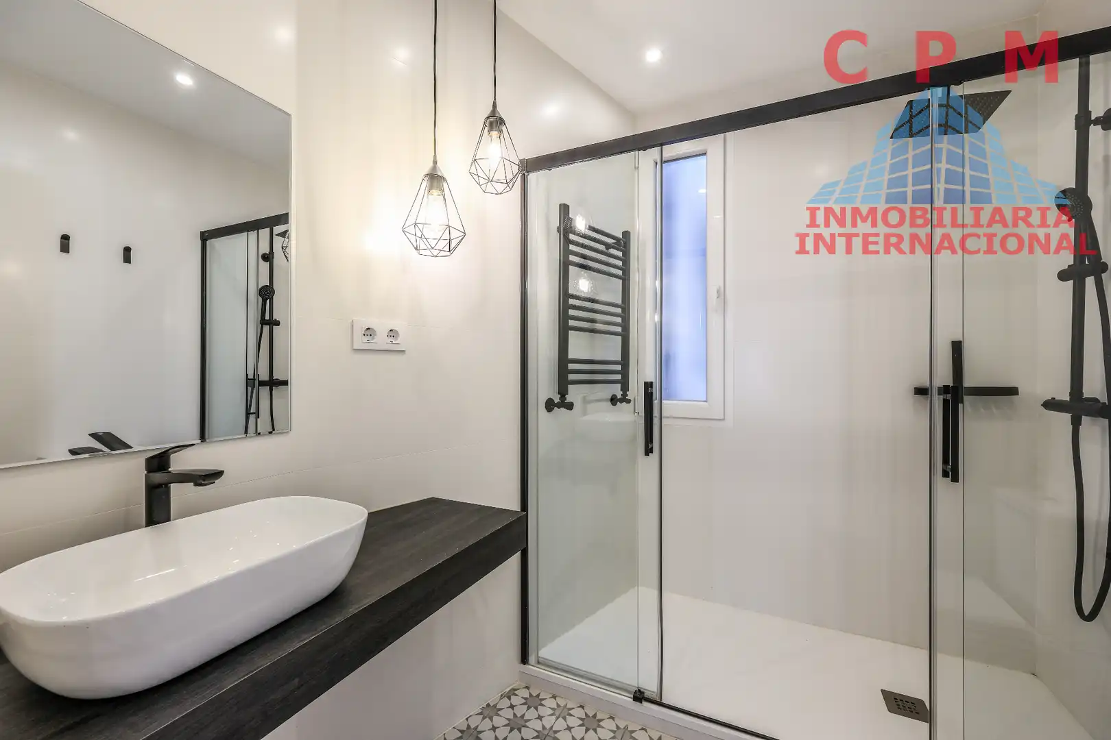 Bathroom of Flat for rent in Madrid  with Air Conditioner, Heating and Parquet flooring