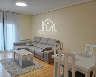 Wohnzimmer von Dachboden miete in Seseña mit Terrasse, Abstellraum und Schwimmbad