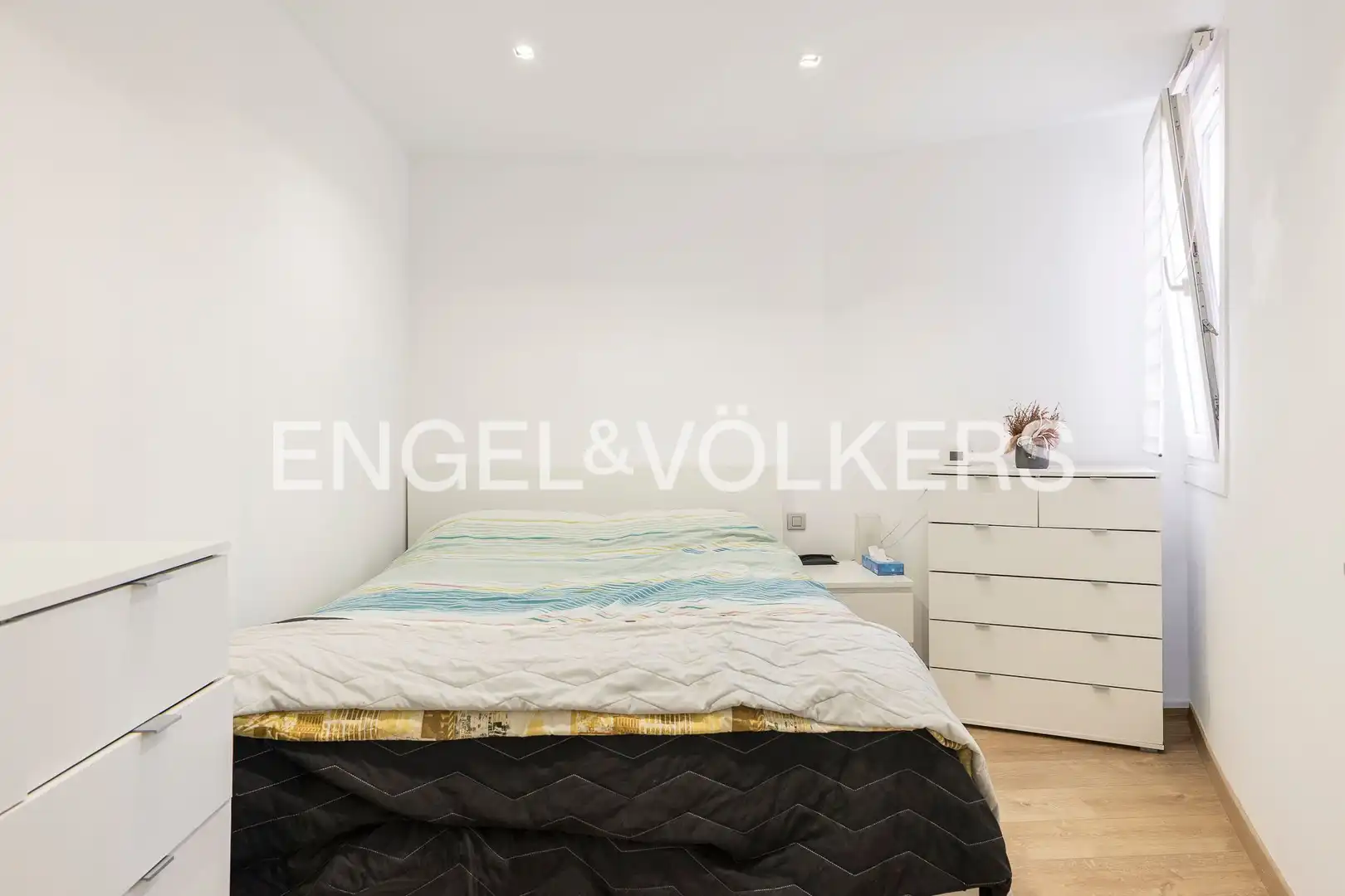 Bedroom of Flat for sale in Barcelona  with Air Conditioner, Heating and Balcony