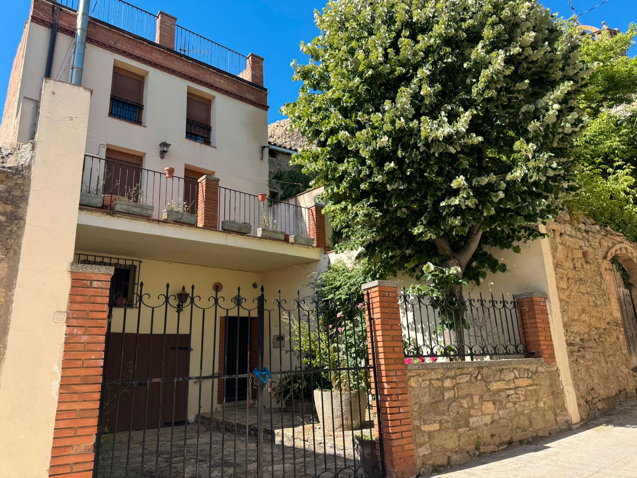 Vista exterior de Casa o xalet en venda en Ivorra amb Calefacció, Moblat i TV