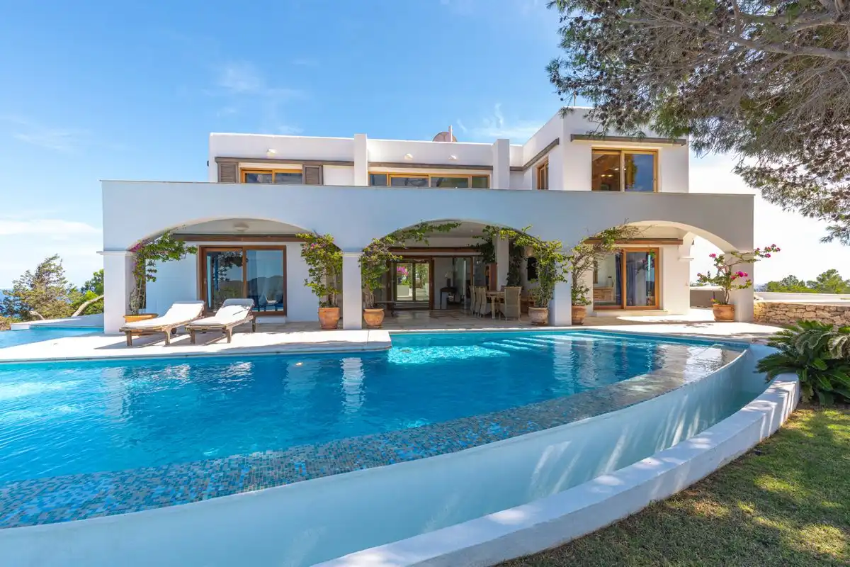 Piscina de Casa o xalet en venda en Santa Eulària des Riu amb Aire condicionat, Calefacció i Jardí privat
