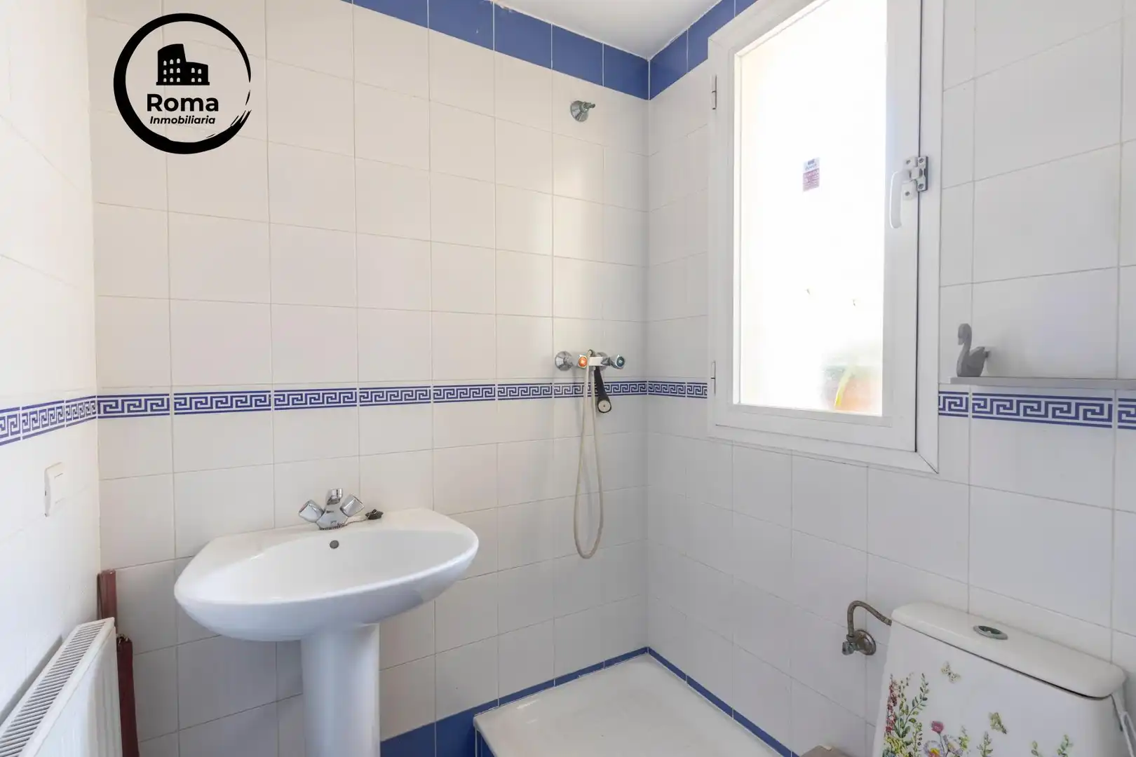 Baño de Piso en venta en Granada con Calefacción, Terraza y Amueblado