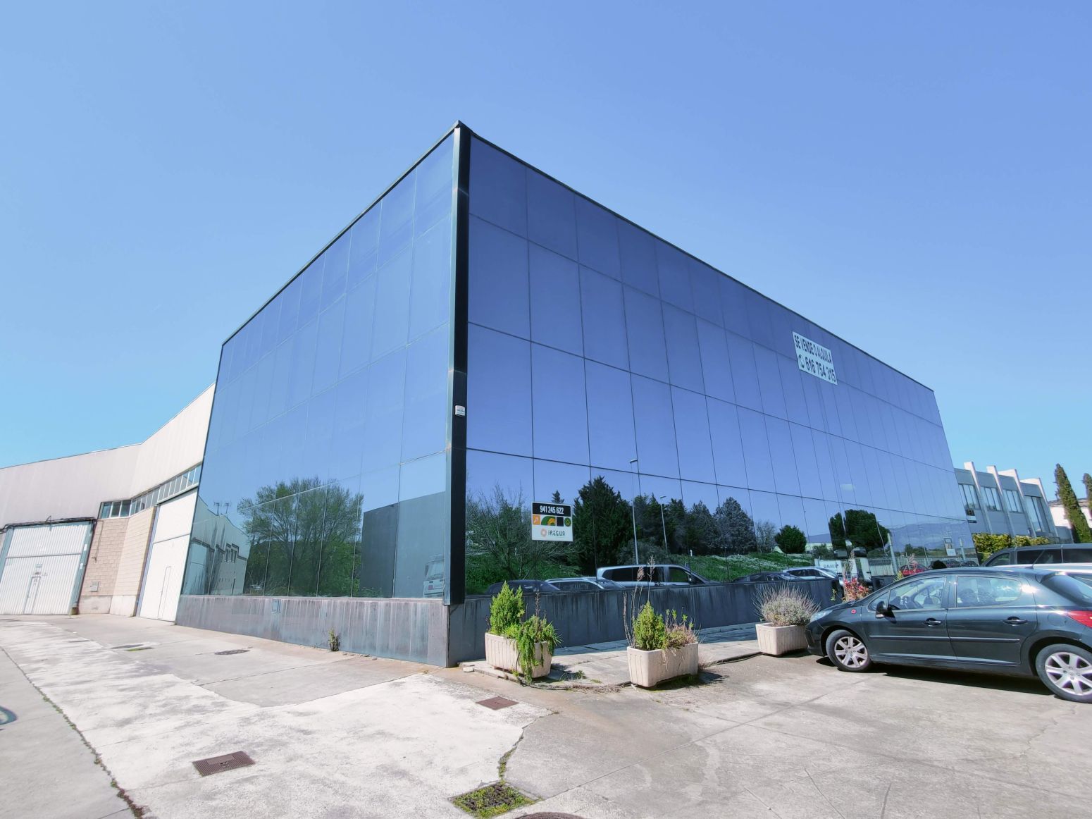 Vista exterior de Nau industrial en venda en Laguardia