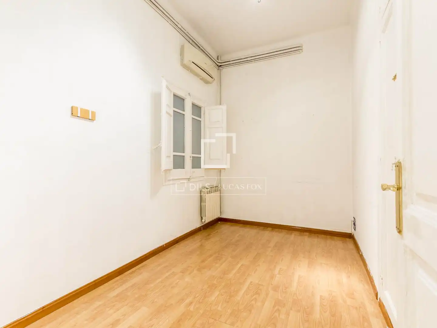 Flat for sale in Barcelona  with Air Conditioner and Heating