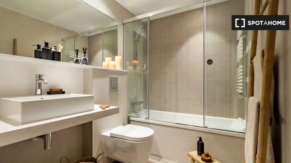 Bany de Apartament per a compartir en Barcelona amb Aire condicionat, Terrassa i Moblat