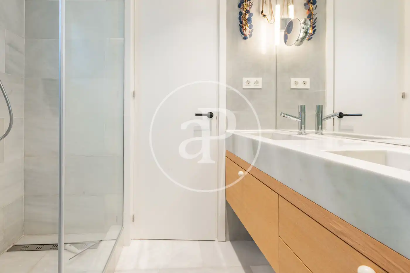 Badezimmer von Wohnung zum Verkauf in Madrid mit Klimaanlage, Heizung und Terrasse
