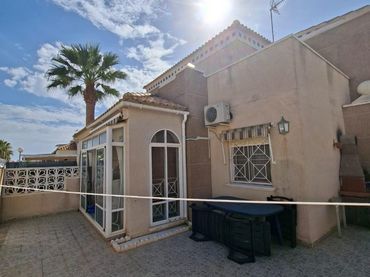 Xalet amb piscina en venda a Nueva Torrevieja - Aguas Nuevas