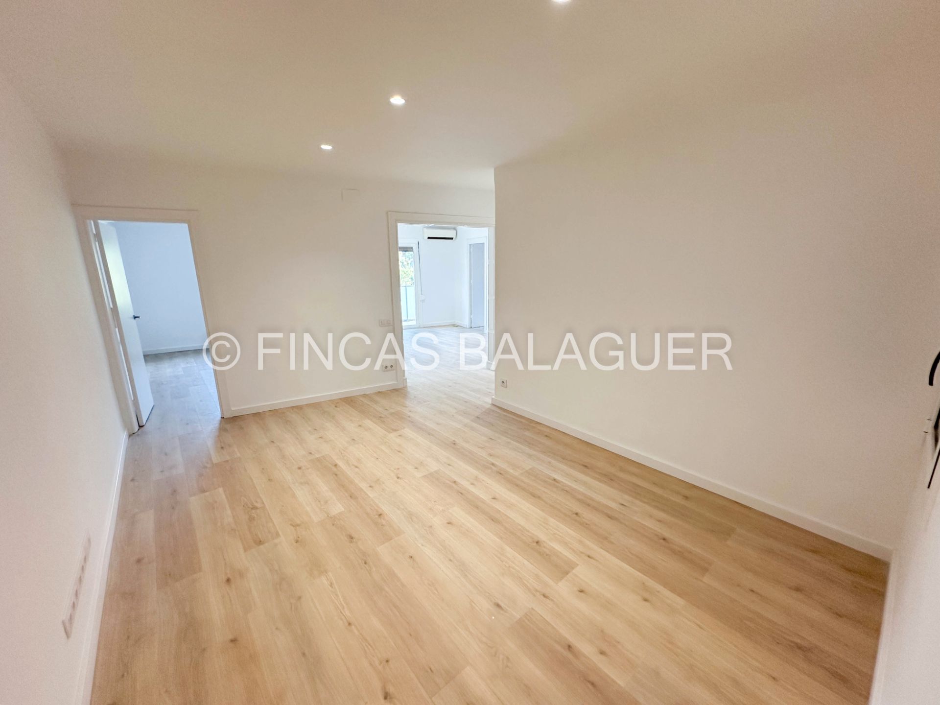 Pis de lloguer en  Barcelona Capital amb Parquet, Forn i Balcó