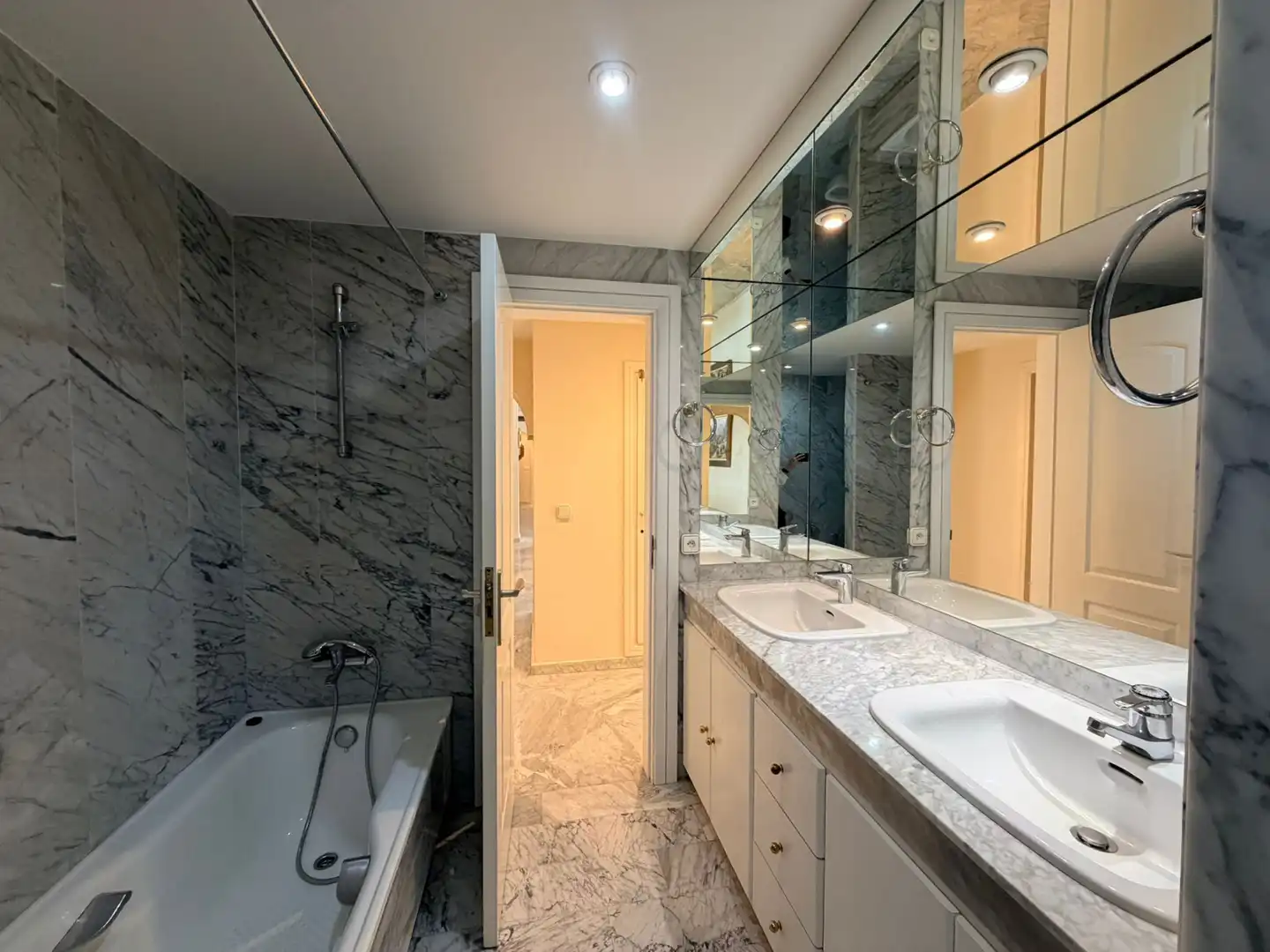 Bathroom of Flat for rent in Marbella  with Air Conditioner, Terrace and Storage room