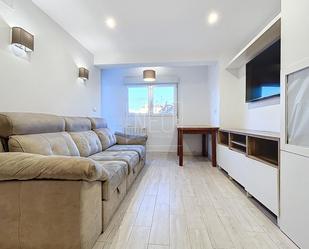 Living room of Flat for sale in  Granada Capital  with Balcony