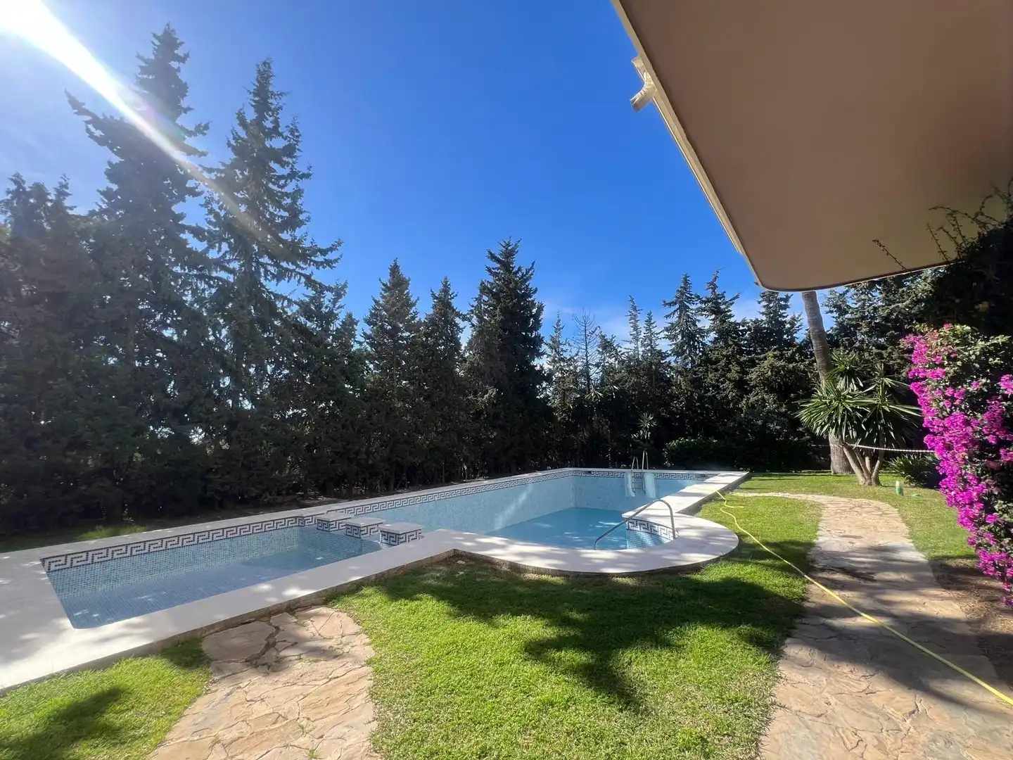 Swimming pool of Flat for rent in Nueva Andalucía
