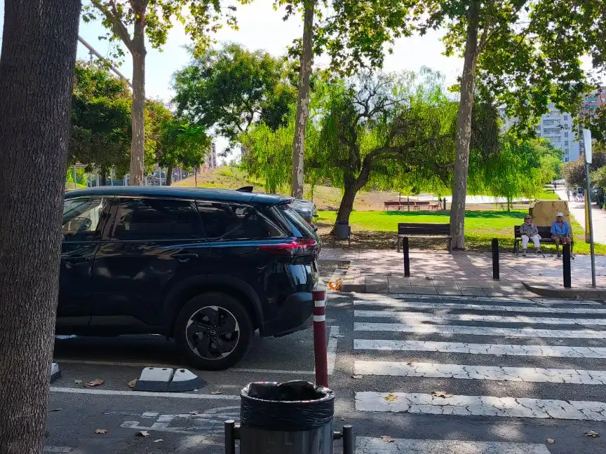 Aparcament de Local de lloguer en Esplugues de Llobregat amb Aire condicionat