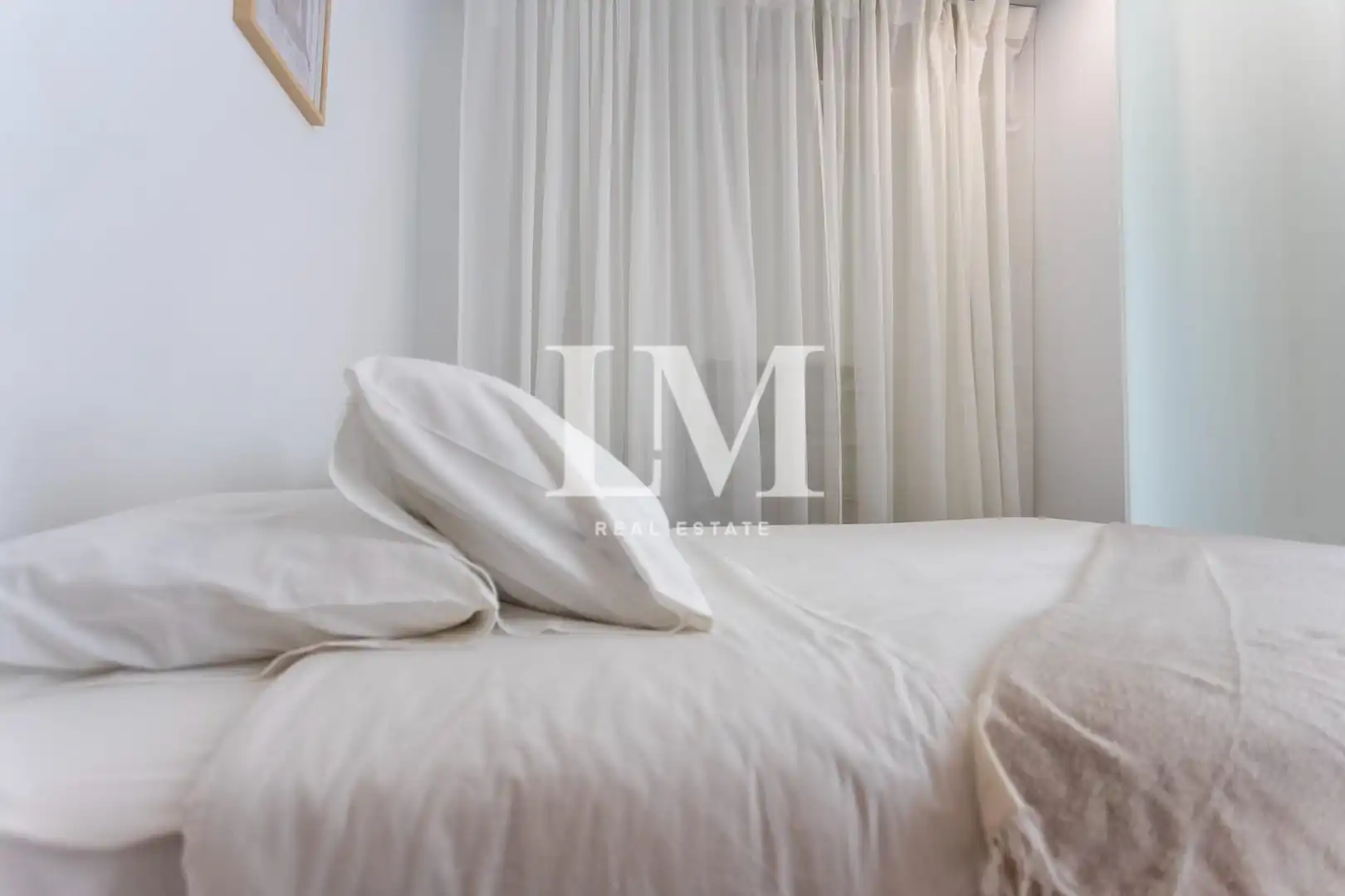 Dormitori de Apartament de lloguer en Barcelona amb Aire condicionat, Calefacció i Moblat