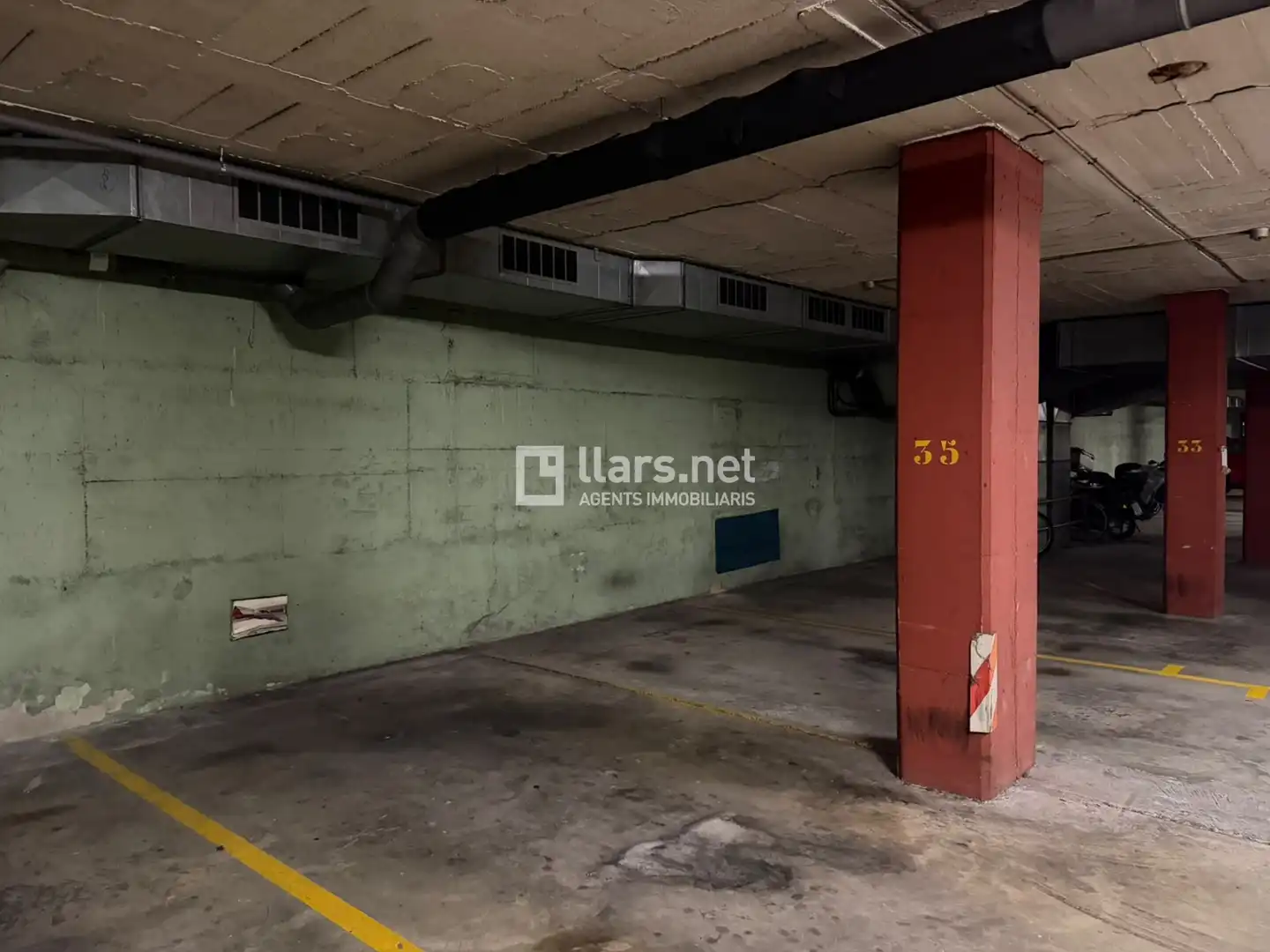 Parkplatz von Garage zur Miete in Centre Vila 