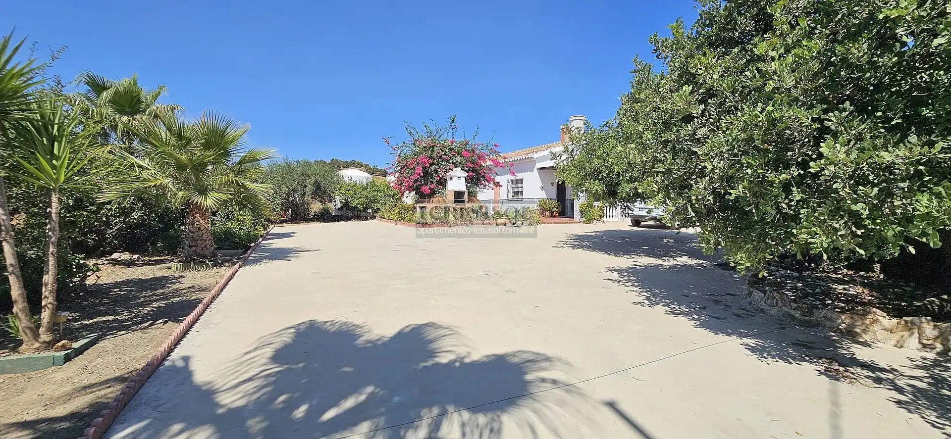 Vista exterior de Casa o xalet en venda en Vélez-Málaga amb Moblat