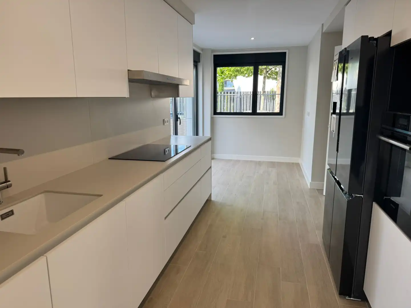 Cocina de Casa adosada en venta en Boadilla del Monte con Aire acondicionado, Calefacción y Jardín privado