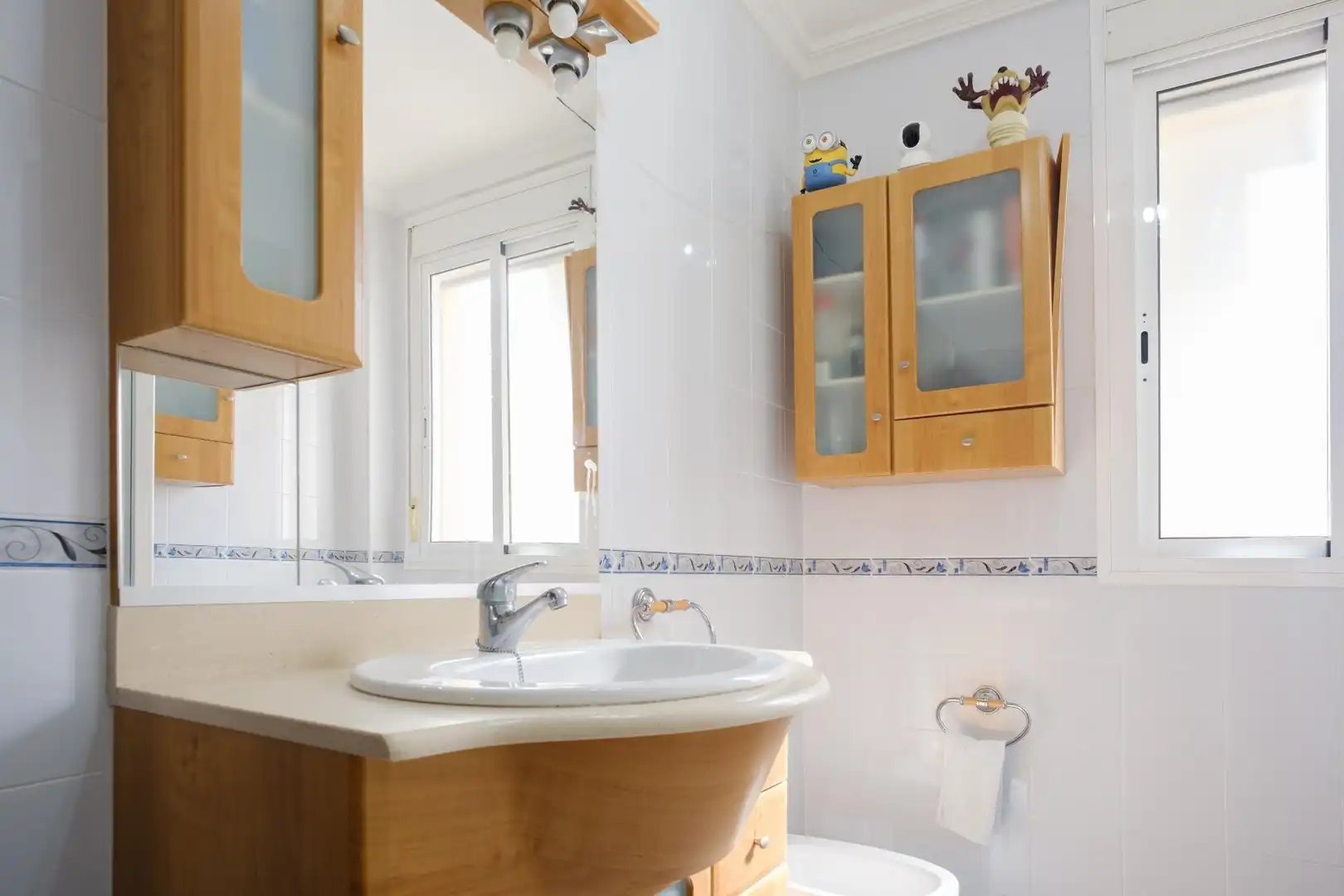 Badezimmer von Einfamilien-Reihenhaus zum Verkauf in La Algaba mit Klimaanlage, Heizung und Terrasse