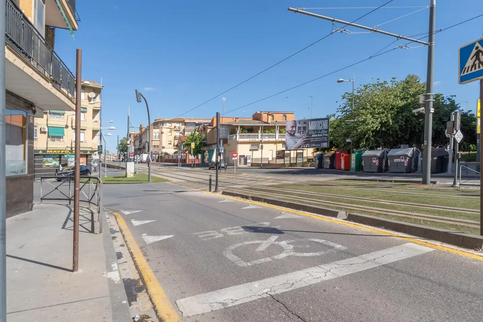 Vista exterior de Pis en venda en Granada amb Balcó