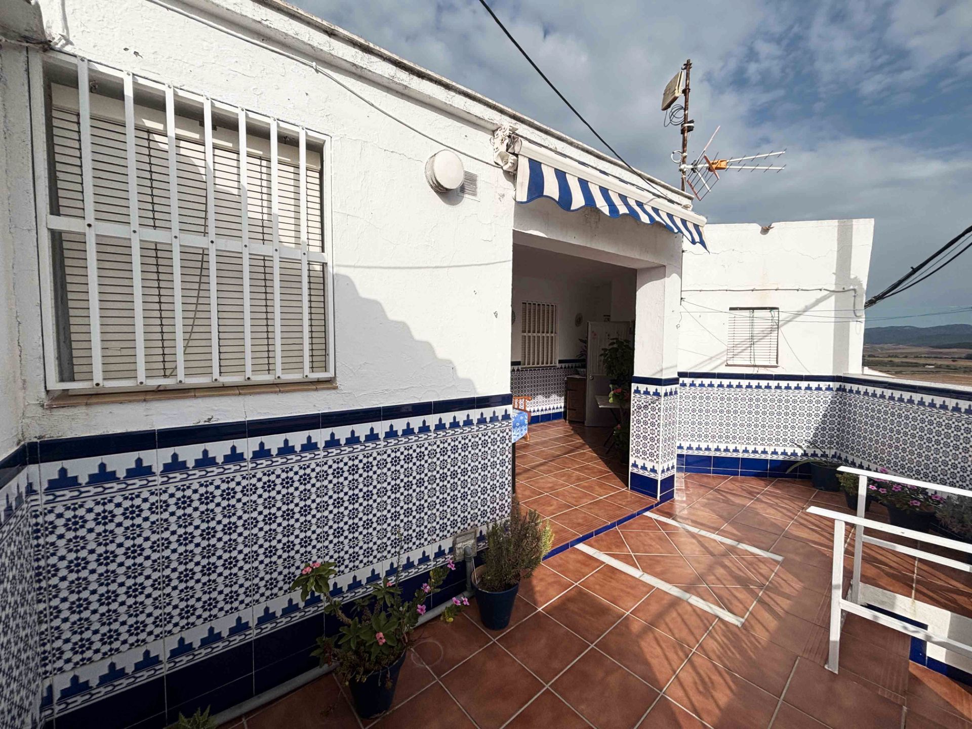Exterior view of House or chalet for sale in Benalup-Casas Viejas  with Furnished