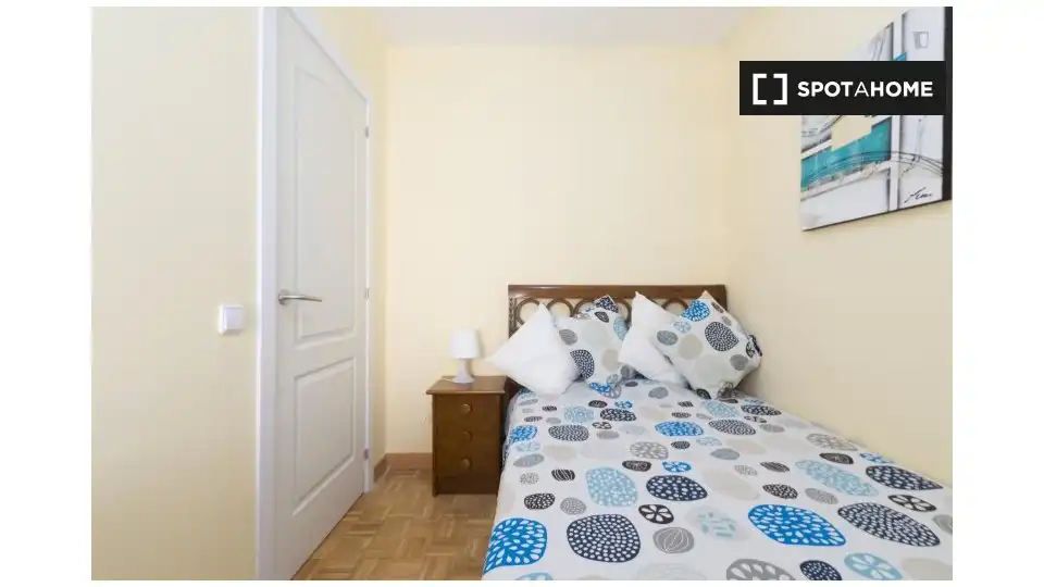 Habitación de Piso de alquiler en Alcalá de Henares con Aire acondicionado, Calefacción y Amueblado
