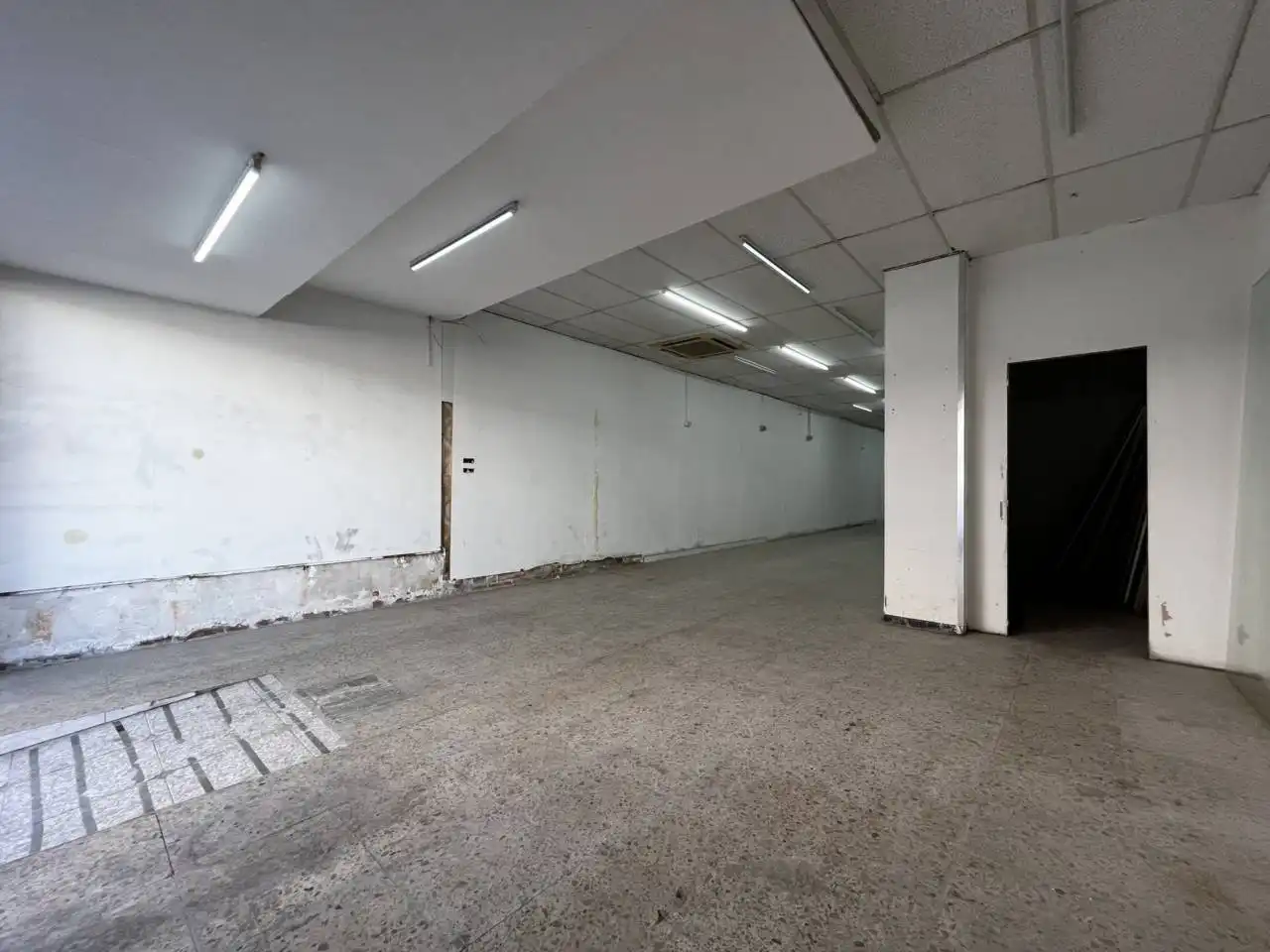 Local de lloguer a Calle Coronel Sanfeliu, 54, Estruch - Eixample