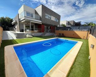 Swimming pool of House or chalet to rent in Chiva  with Air Conditioner, Terrace and Swimming Pool