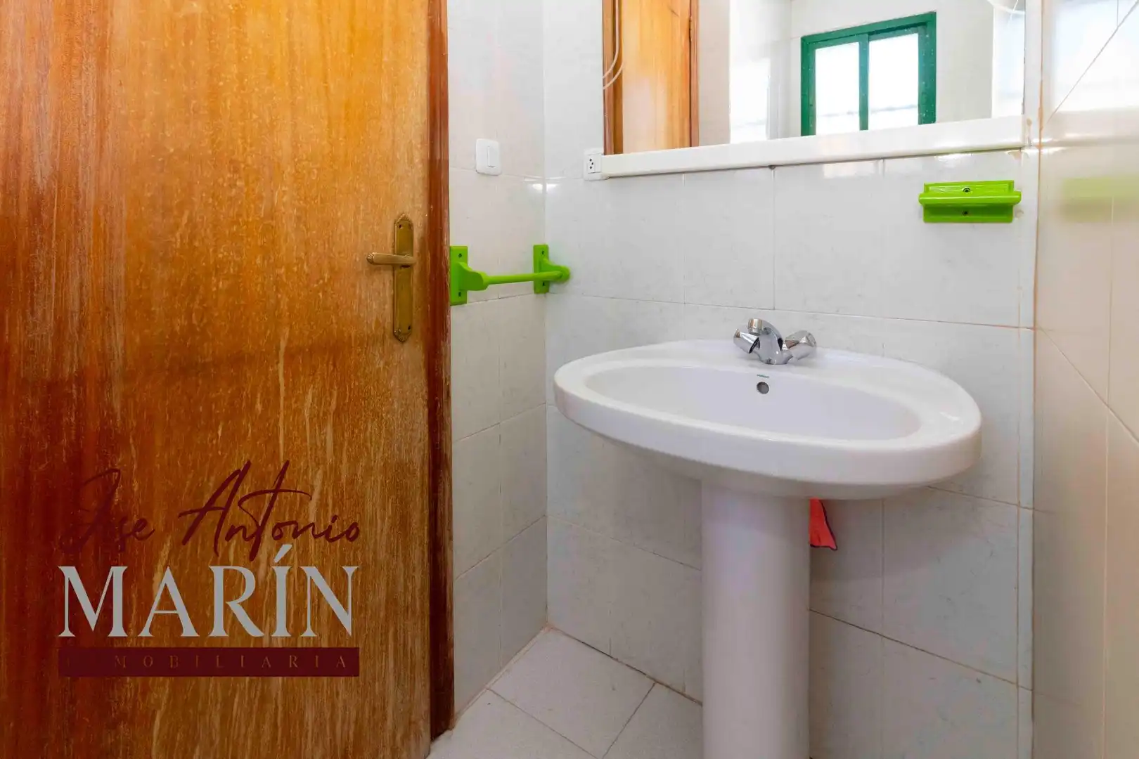 Bathroom of Houses for sale in Valdelacalzada