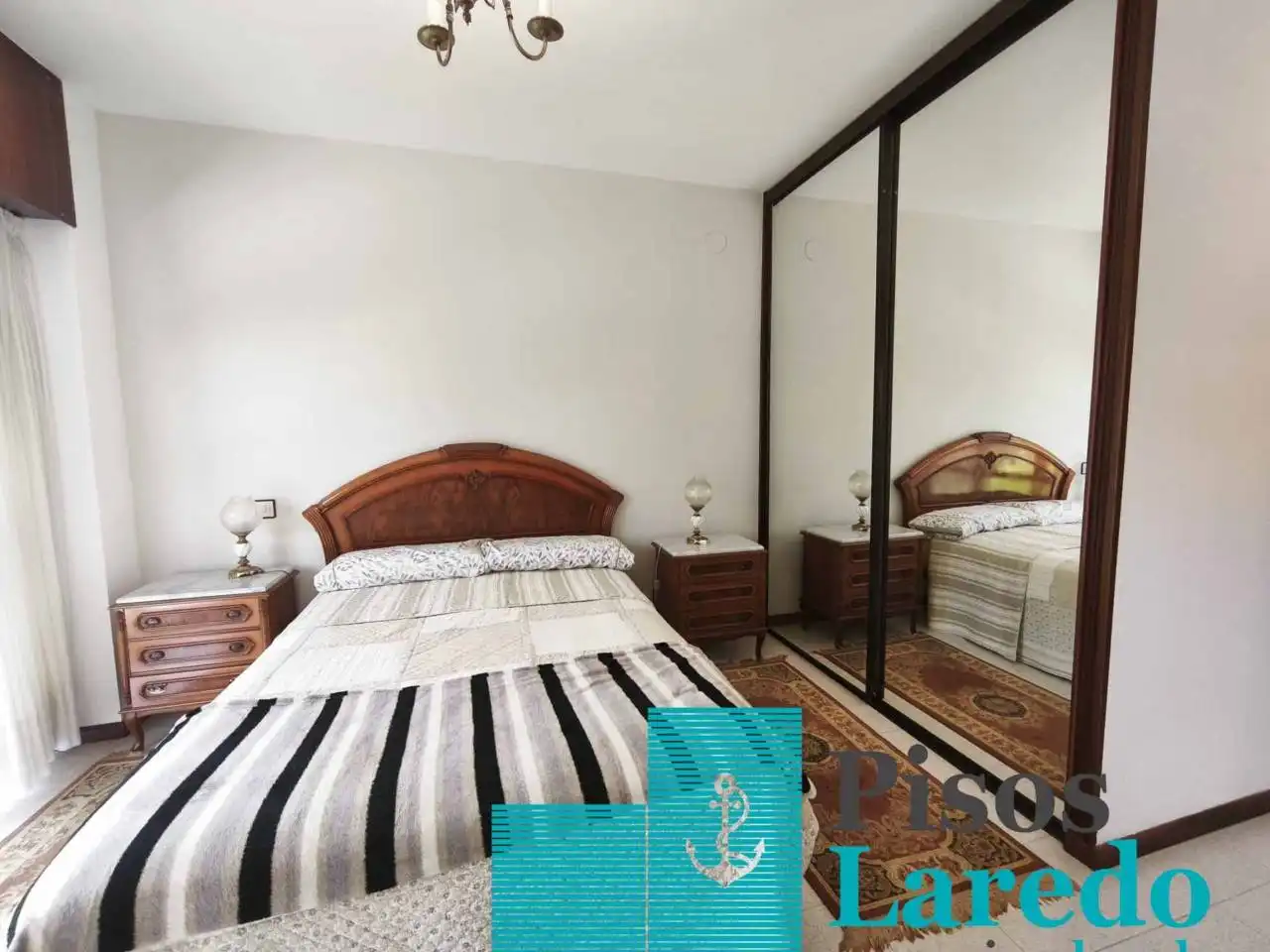 Dormitori de Casa adosada en venda en Laredo amb Calefacció, Jardí privat i Parquet