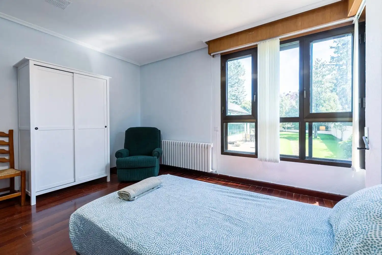 Dormitori de Casa o xalet en venda en Jaca amb Calefacció, Jardí privat i Terrassa