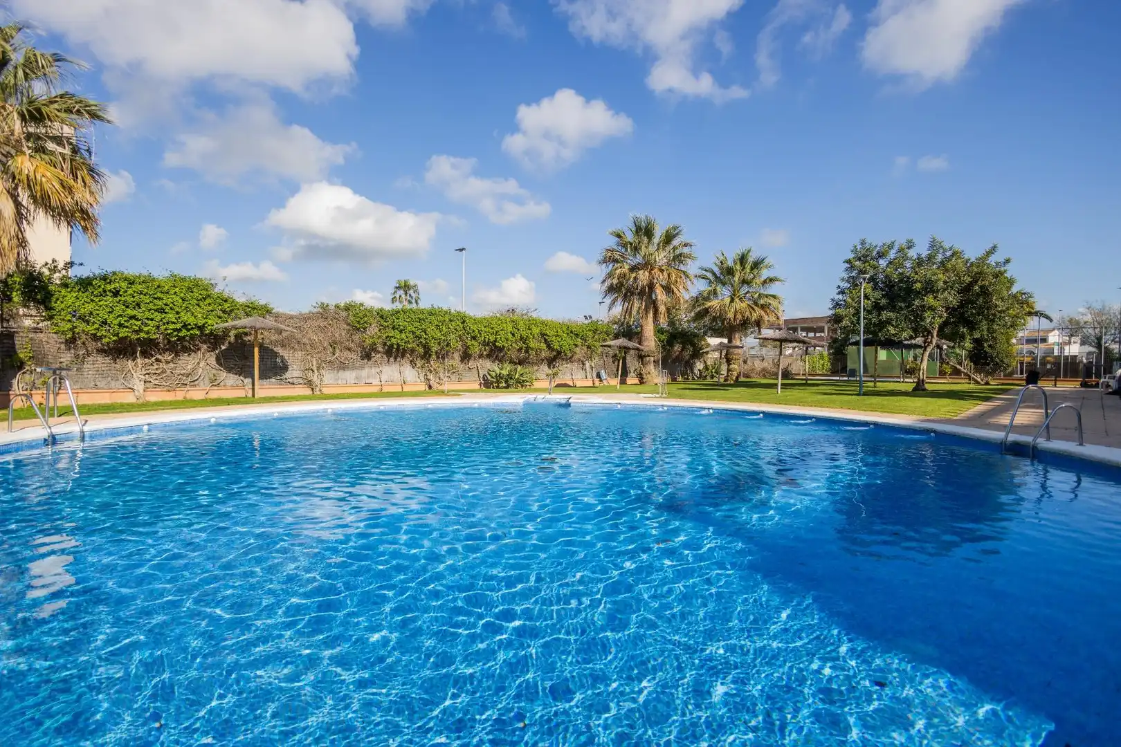 Piscina de Pis en venda en Sanlúcar de Barrameda amb Aire condicionat, Calefacció i Jardí privat