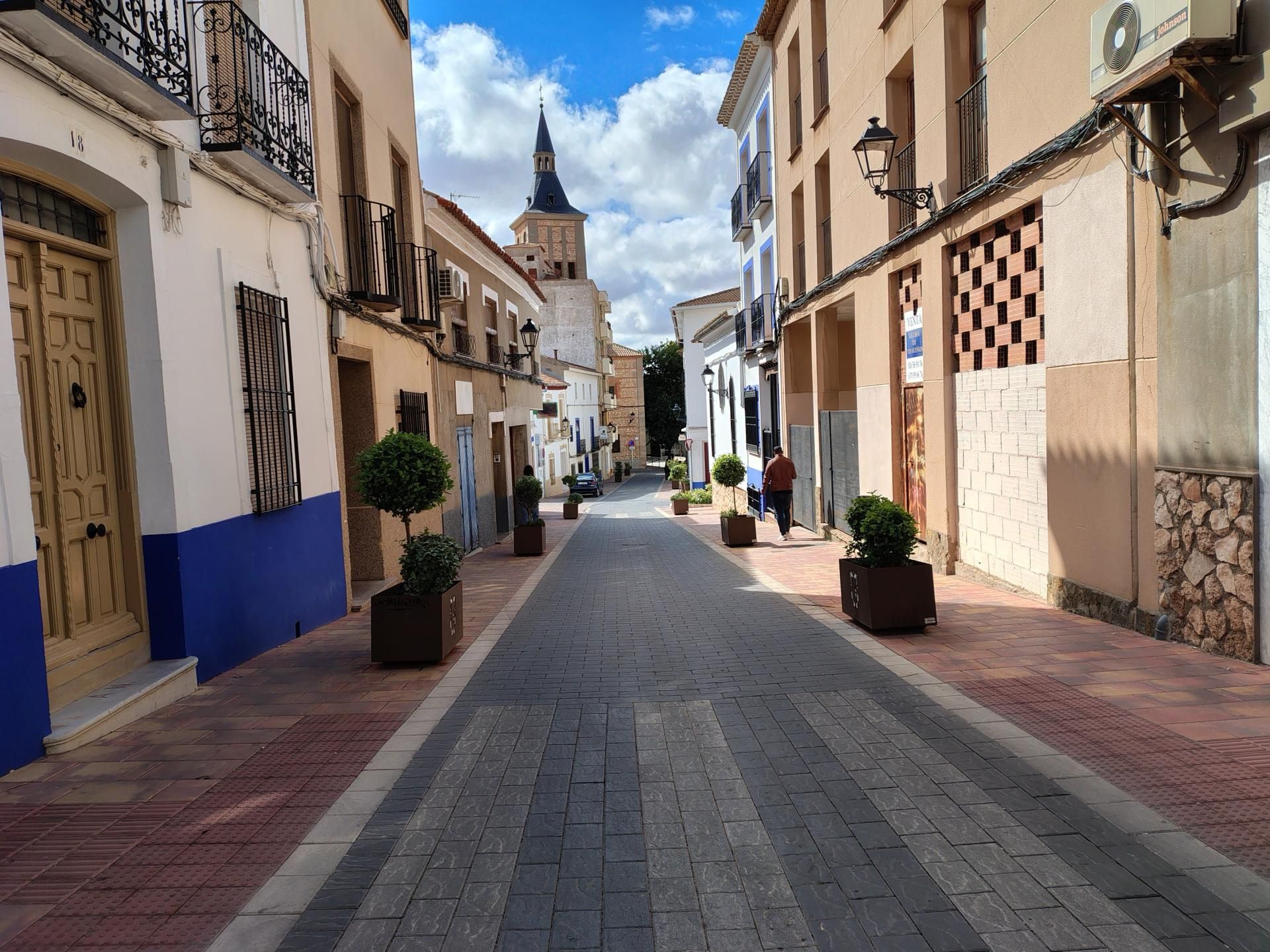 Vista exterior de Casa adosada en venda en Campo de Criptana amb Aire condicionat