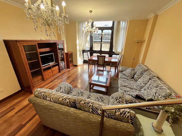 Sala d'estar de Pis en venda en Gijón  amb Calefacció i Moblat