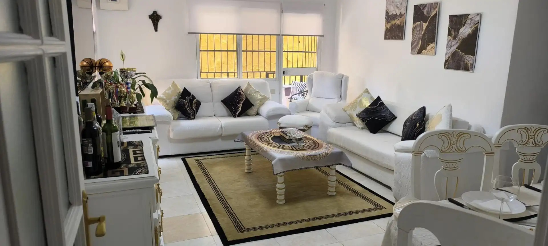 Living room of Flat for sale in Marbella  with Terrace, Oven and Washing machine