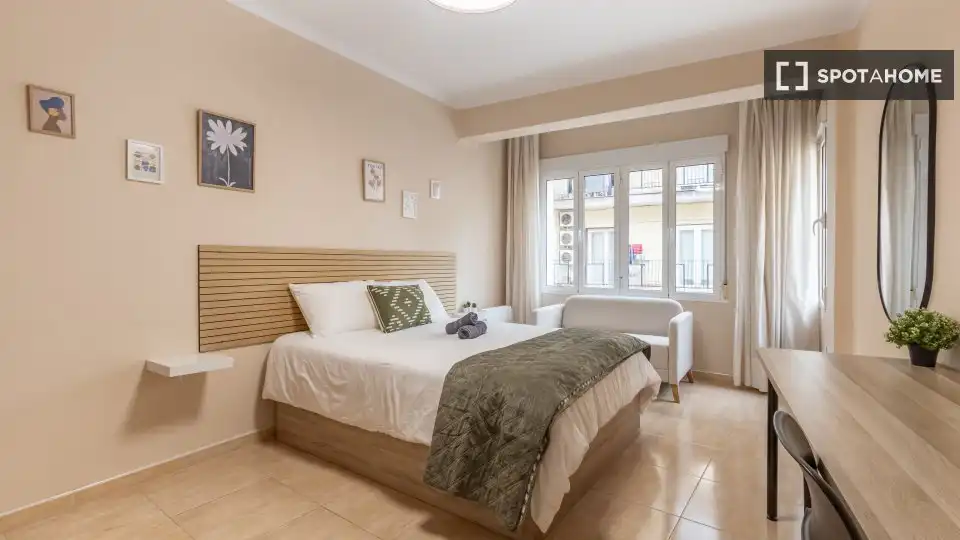 Habitación de Piso de alquiler en Granada con Aire acondicionado, Calefacción y Amueblado