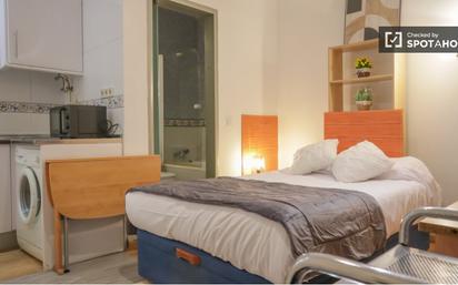 Bedroom of Flat to rent in  Madrid Capital  with Air Conditioner and Balcony