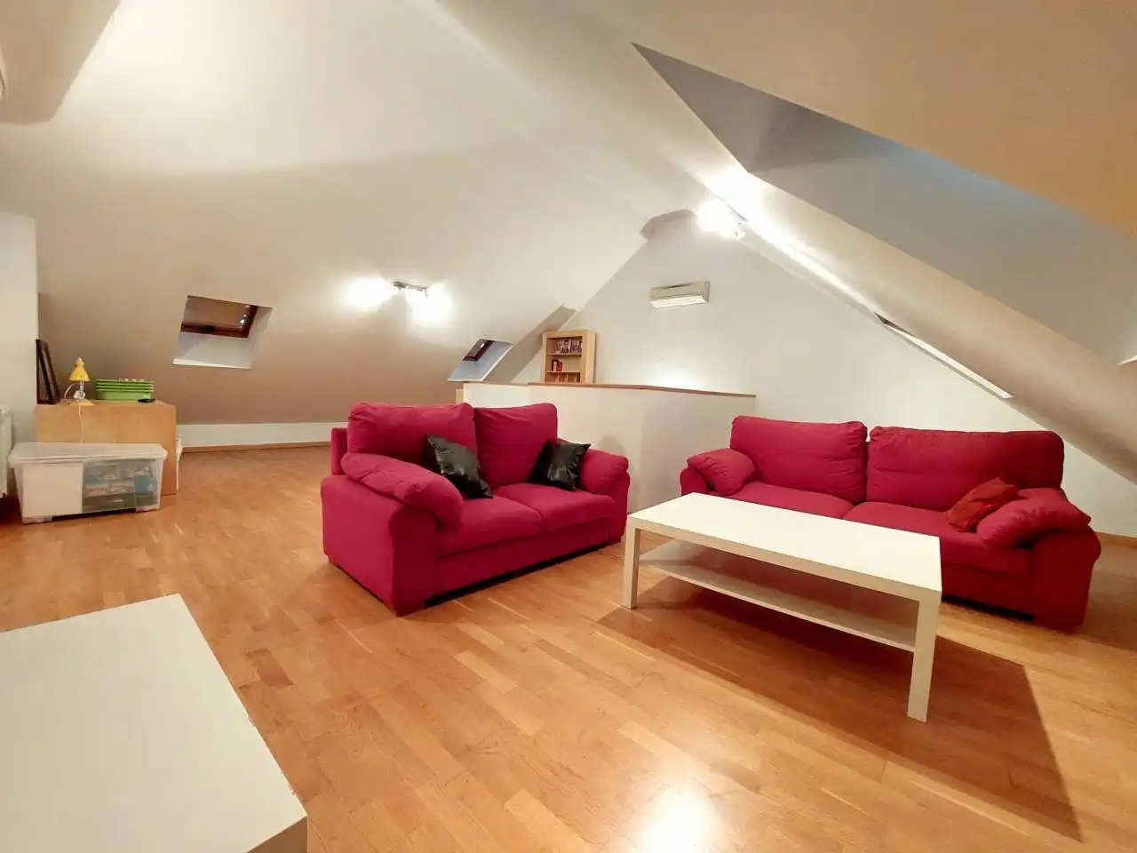 Sala de estar de Casa adosada en venta en Fuenlabrada con Aire acondicionado, Calefacción y Piscina comunitaria