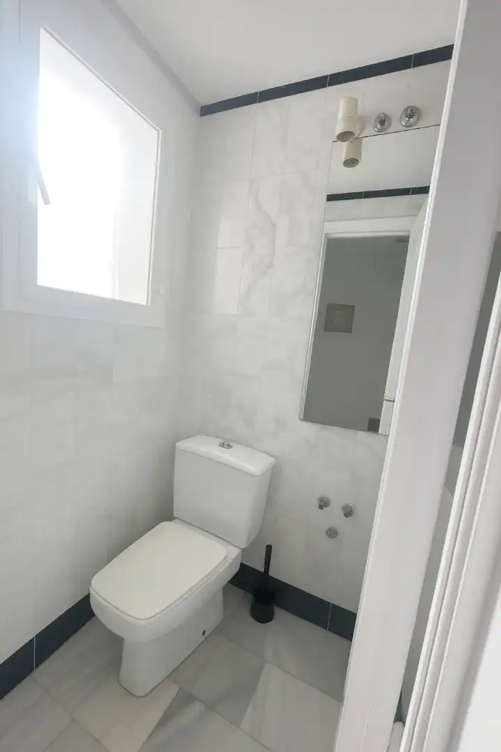 Bany de Casa adosada en venda en Marbella amb Aire condicionat, Terrassa i Moblat