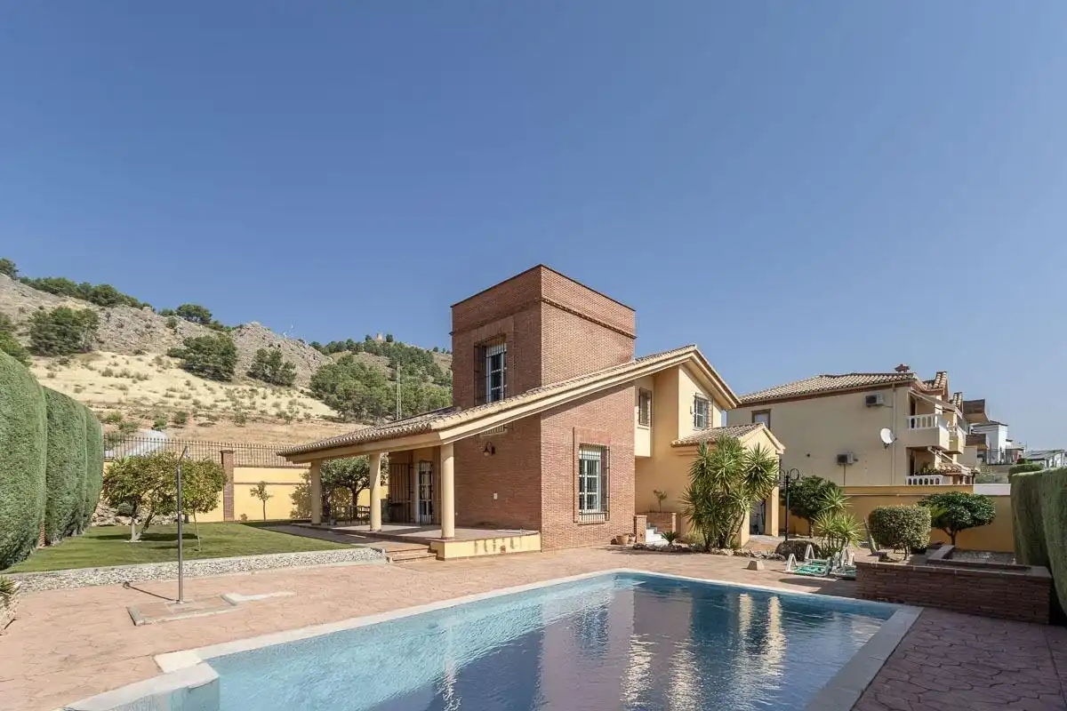 Vista exterior de Casa o xalet en venda en Albolote amb Calefacció, Jardí privat i Piscina