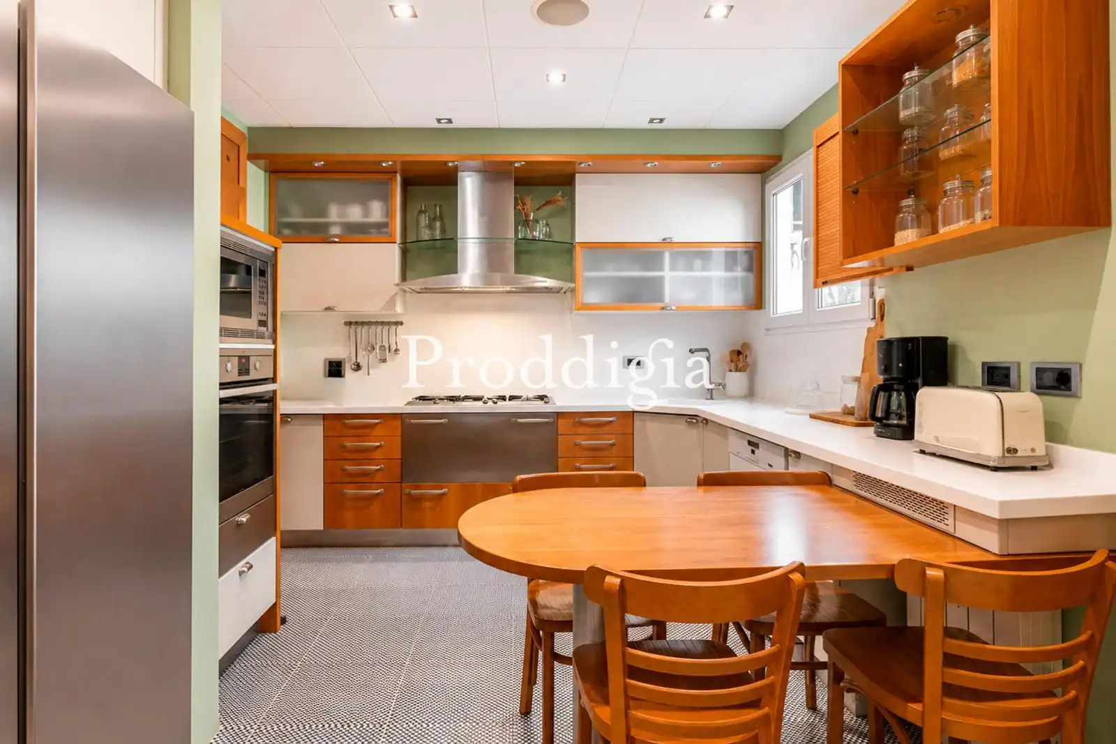Küche von Wohnung zum Verkauf in Barcelona mit Klimaanlage, Heizung und Privatgarten