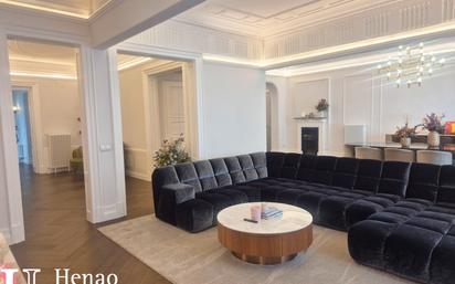 Sala d'estar de Pis en venda en Bilbao  amb Terrassa