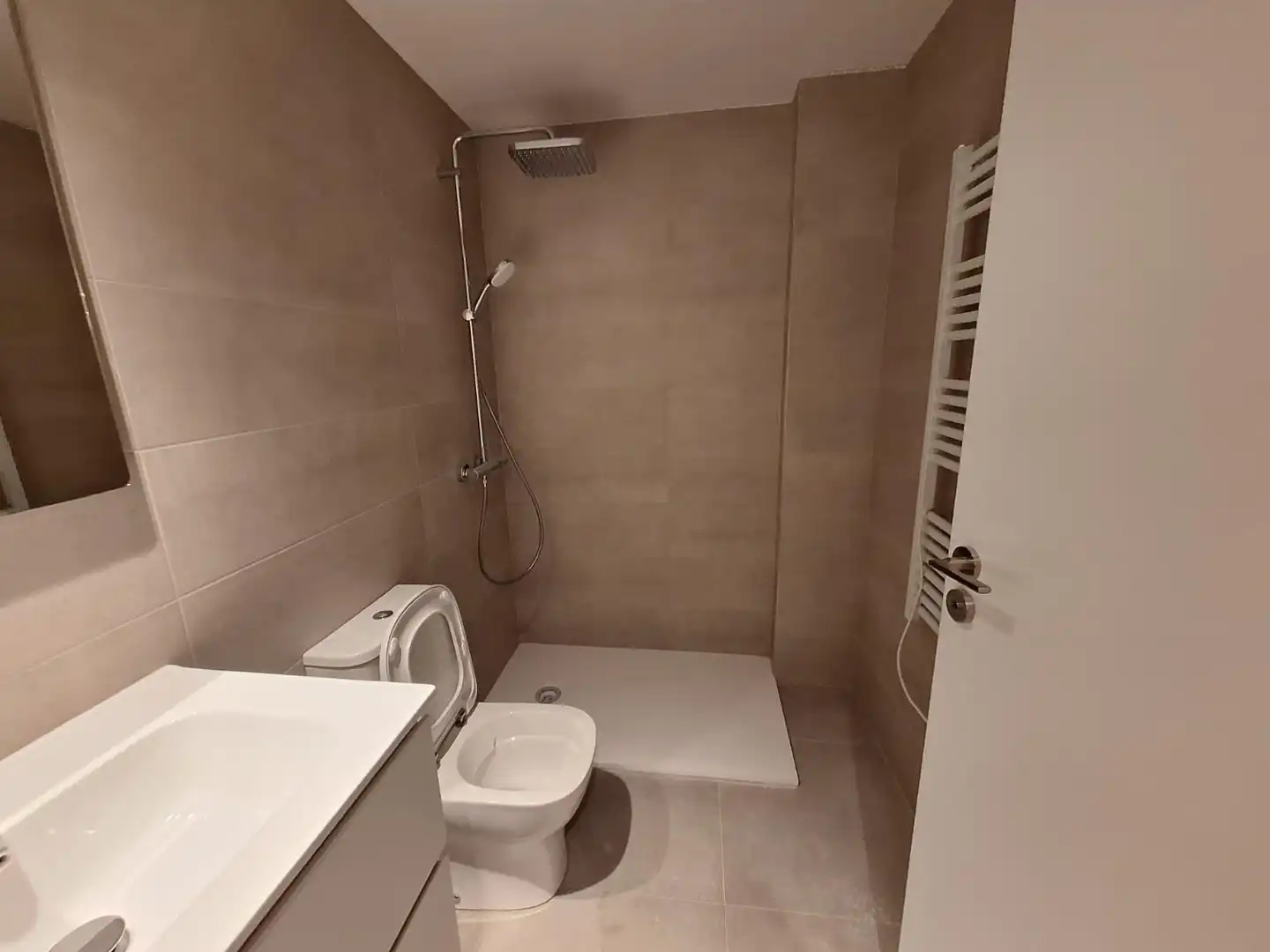Baño de Ático en venta en Castellar del Vallès con Aire acondicionado, Calefacción y Jardín privado