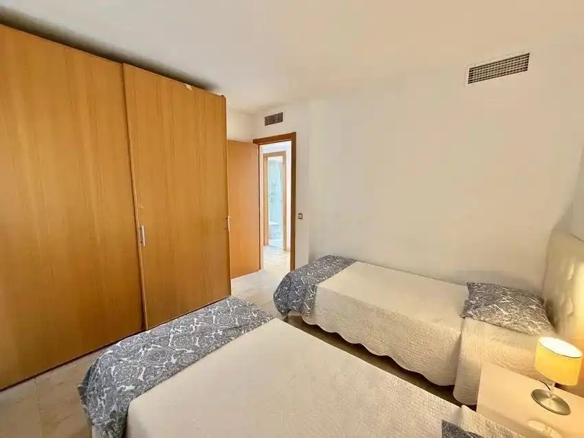 Schlafzimmer von Maisonette zum Verkauf in Fuengirola mit Klimaanlage, Privatgarten und Terrasse