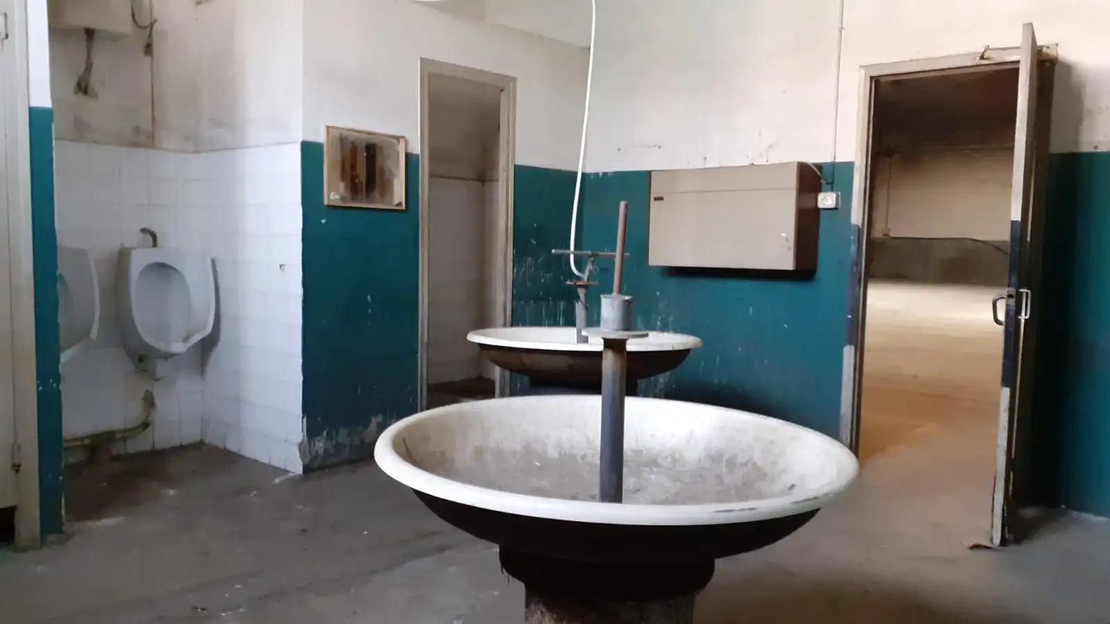 Bathroom of Industrial buildings for sale in Palau-solità i Plegamans